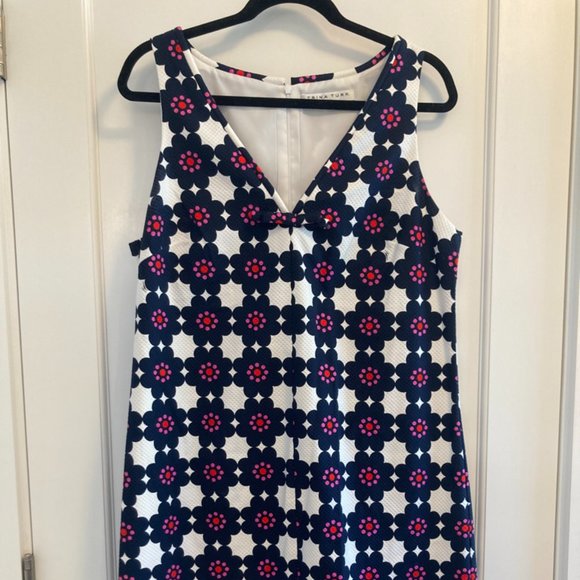 Trina Turk Dresses & Skirts - Trina Turk Sleeveless V-Neck Dress